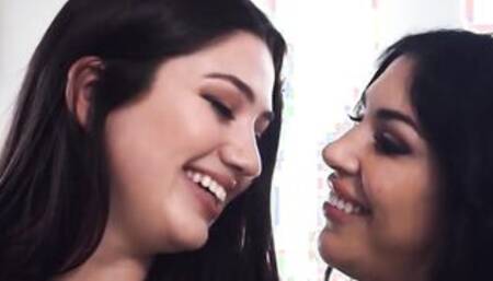 Stepmom fingered n rims teenie step-daughter