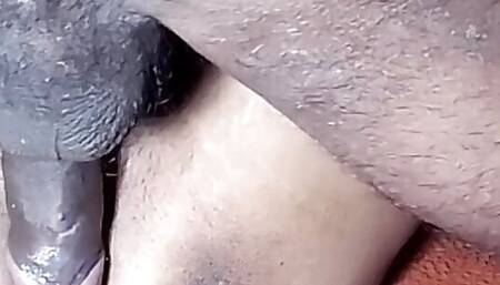 Padoson ke gher maker uske bagel leta dheere se Chut me hath lagaya to usne puri Chut mere aage khol di mene bhi Chut me