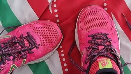 Italian girl (Pamela Betto) New Balance
