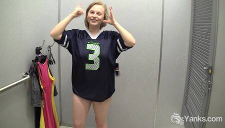 Yanks Amateur Lili Sparks changing her clothes
