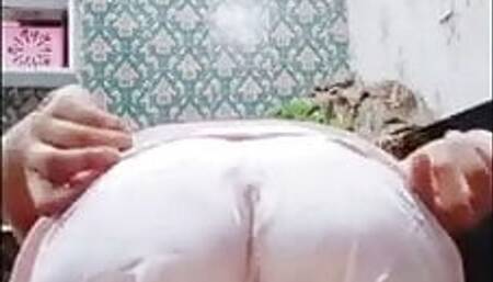 Saira_pak cam girl rubbing phudi fingering