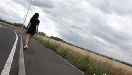 5x Loved ones sticking together outdoors