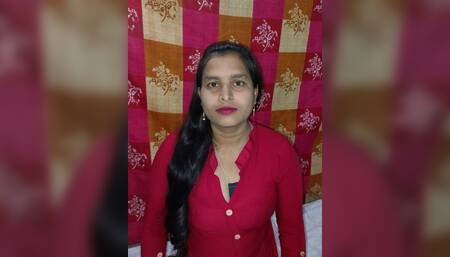 DESI HOT WIFE SHOWING OFF HER BIG BODY AND UNDRESSING