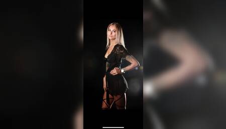 hope they don'nt mind me masturbating my wet ????pussy in the hallway while looking after their house....in my latex suit... ????????????