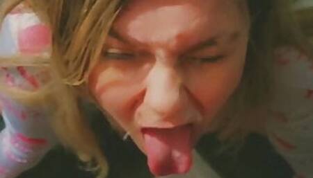 Cum hungry slut loves a facial