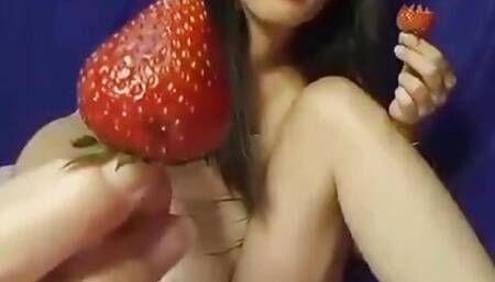 Amateur homemade Asian nude masturbate eat strawbery 3