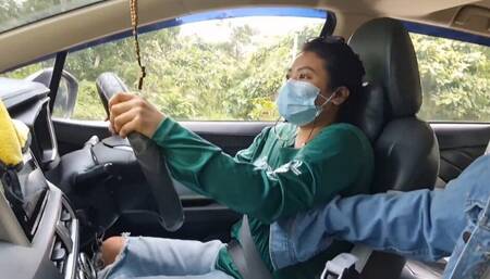 Desi Grab Driver fucked for extra tip - Pinay Lovers Ph