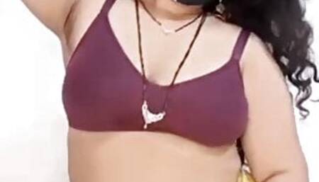 Desi Indian aunty ki jawani kya mast figure and dirty talks