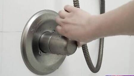 Girls Who Lie - S13:E1