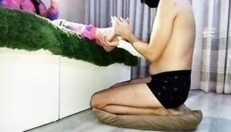 Oh, how wonderful and pleasant it is to receive a toes grind before going to bed from your faithful sub.