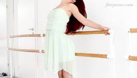 Russian hotness Zlata Hamupipoke is voluptuous flexible