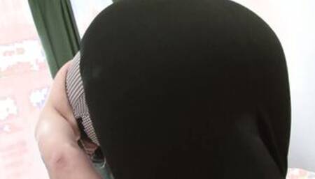 White stepmom's butt is so tight around his ebony dick