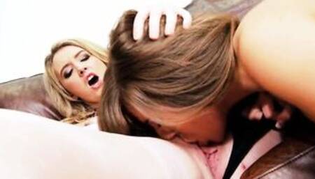 Junge lesben besorgen es sich auf der Party und werden beinahe erwischt