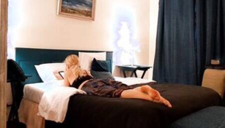 Selena's evening relaxation into bed