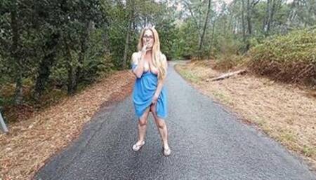 Fumando mientras me toco al aire libre