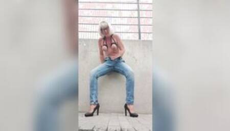 Squirt and orgasm into my Jeans