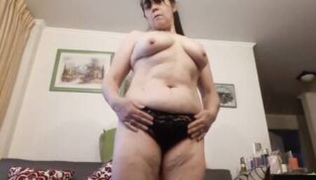 Mommy clean the house into toppless