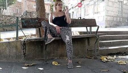 Exhibicionismo publico fumando toqueteandome en un parque