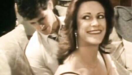 Retro mom Justifies Sex