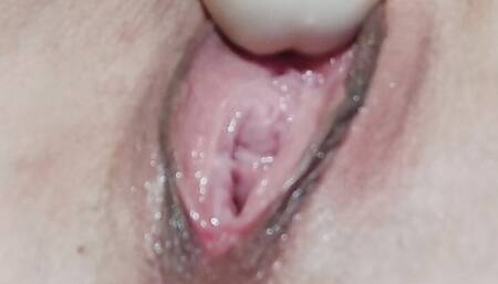 Big dildo y amazing squirting