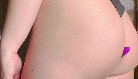 MILF Stimulates and wiggles Ass