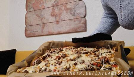 Stuffing a whole baking tray with loaded Nachos (WMV)