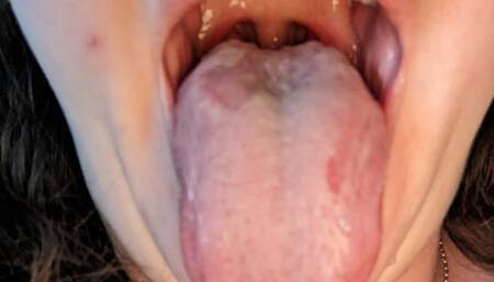 Showing you my uvula while singing ahh in different keys wmv