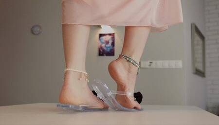 Goddess Lisa From Ukraine - Transparent Flip-flops - Full - HD 2560x1440