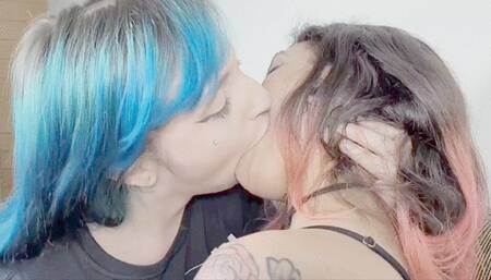 DEEP AND WICKED KISSES OF TWO ALTERNATIVE GIRLS - BY PENELOPE PINK AND QUEEN - CLIP 5 IN FULL HD