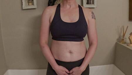 HOT MILF LOVES PISSING YOGA PANTS!!!  HOT MILF PEEING her pants!!!