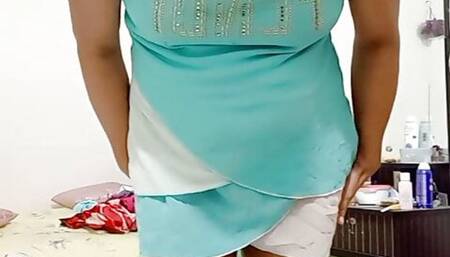 18-year-old Deepali college student shows her boyfriend tight pussy on video call