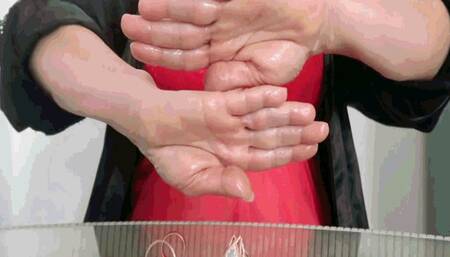 Look at my hands! MP4(1280x720)FHD