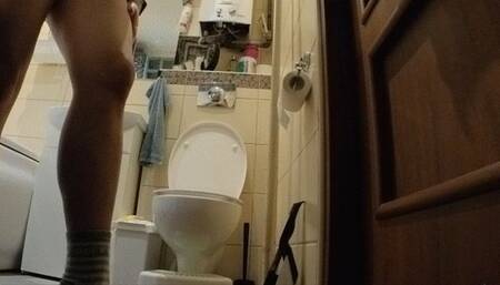 Sexy long legs teasing & tensing muscle on toilet & GIANTT brownie water splash