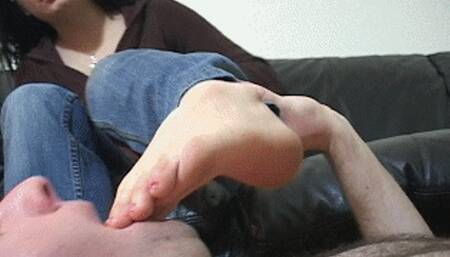 Clean the toejam between my toes-SD WMV