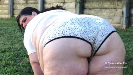 DUMB DIRTY SLUT FUCKS HERSELF OUTSIDE