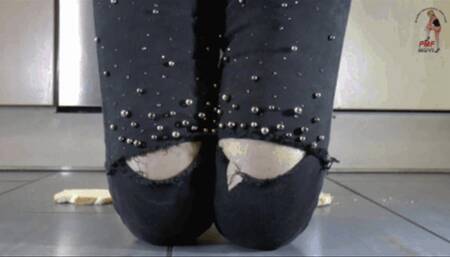 Toast under cruel soles floor view