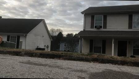 Teeny Wonders Around a Giantess Town