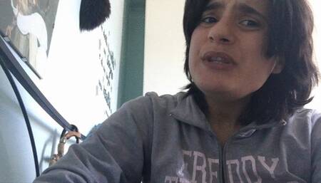 Miss Minnie ti spiega come ti prenderebbe a calci nelle palle