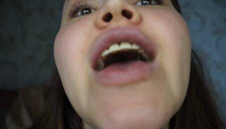 Extremelu close up mouth tour