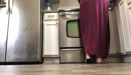 Tiny Spying on Giantess Cooking POV