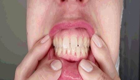 Finger in my mouth AVI(1280*720)HD
