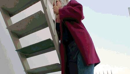 Stuck on the stairs WMV(1280*720)HD