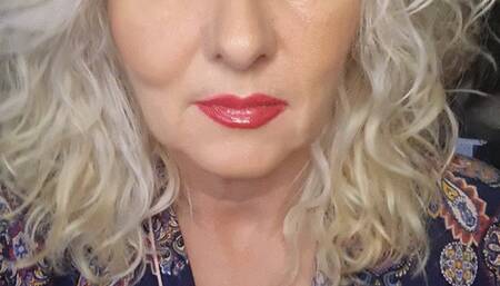 Smoker MILF shows you close up how she enjoys her Davidoff Gold with white filter, deep inhalations, lots of creamy smoke *red lipstick*big lashes*nostrils close up*smoker GILF*