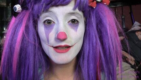 Clown Girl Eats Chips wmv