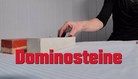 Game with dominoes - Spiel mit Dominosteinen