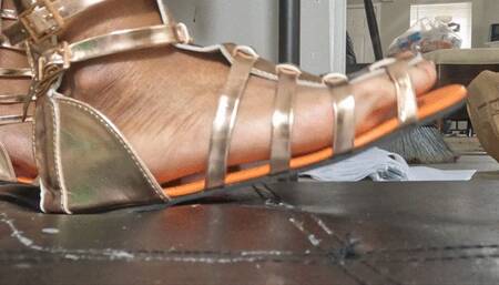 Giantess Toe Tapping POV 1080