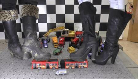 Cars and Truck unter powerful Boots 3