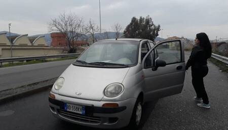 I drive my Daewoo Matiz in reverse on Italian roads