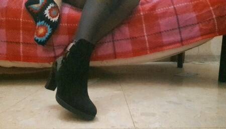 SUBDUED TO SEXY NYLON THIGHS AND BOOTS ULTRA HD