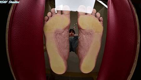 GM SQUASHES tiny crowd under her perfect soles! - MP4